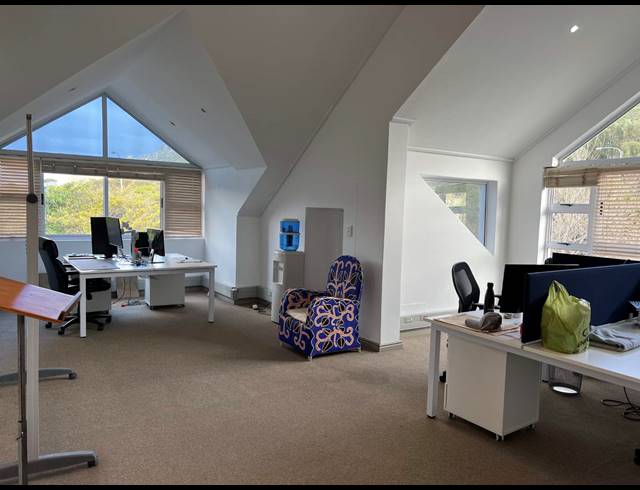 85M² OFFICE RENTED IN WESTLAKE